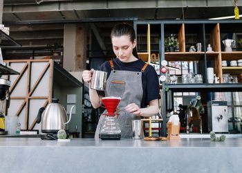 How Your Teen Can Find A Summer Job Easily